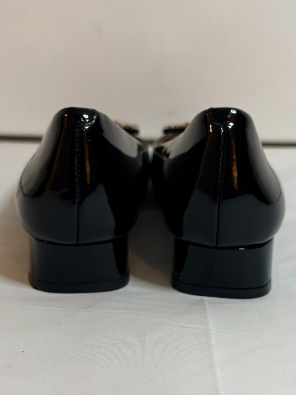 TORY BURCH Gigi Pumps Low Heel Black Patent Leather Sz 6.5M Slip On 31439 Nice! - Picture 3 of 11